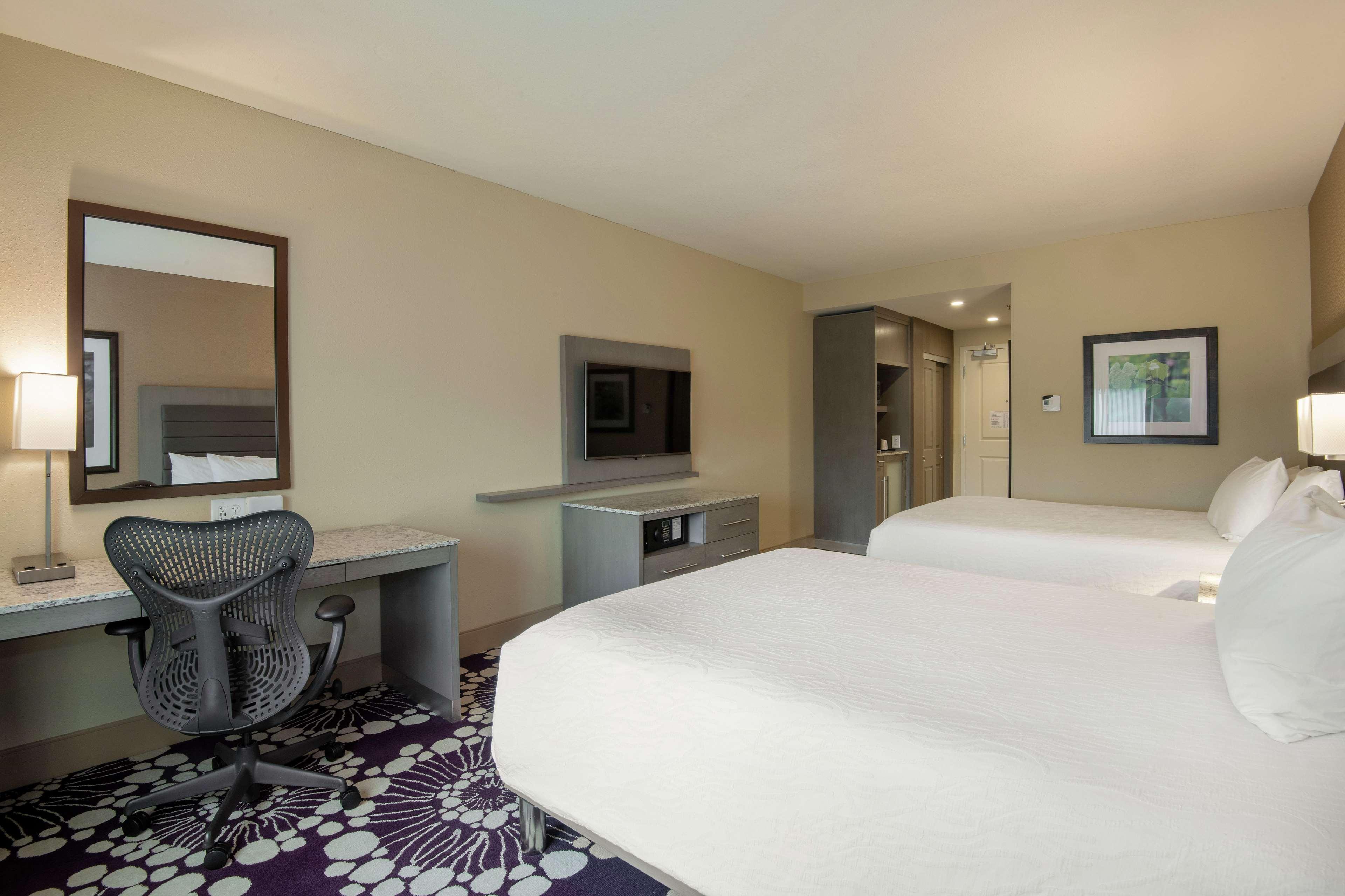 Hilton Garden Inn Raleigh/Crabtree Valley Exteriör bild