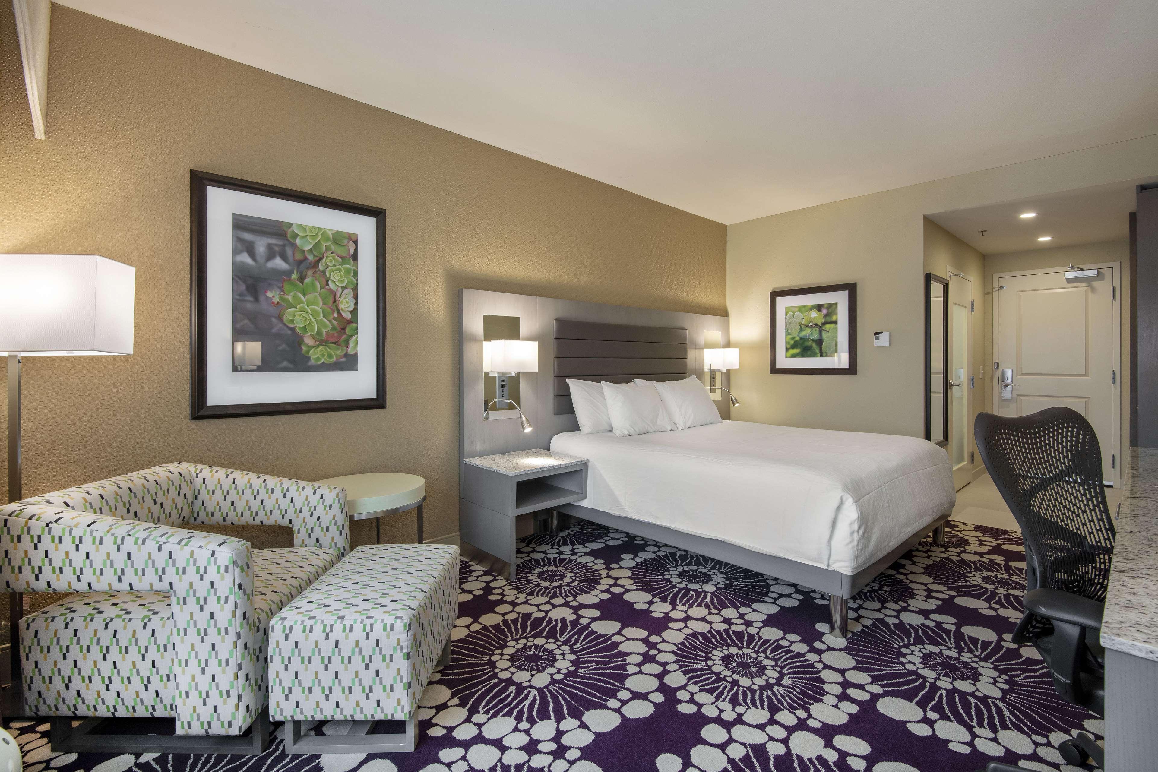Hilton Garden Inn Raleigh/Crabtree Valley Exteriör bild