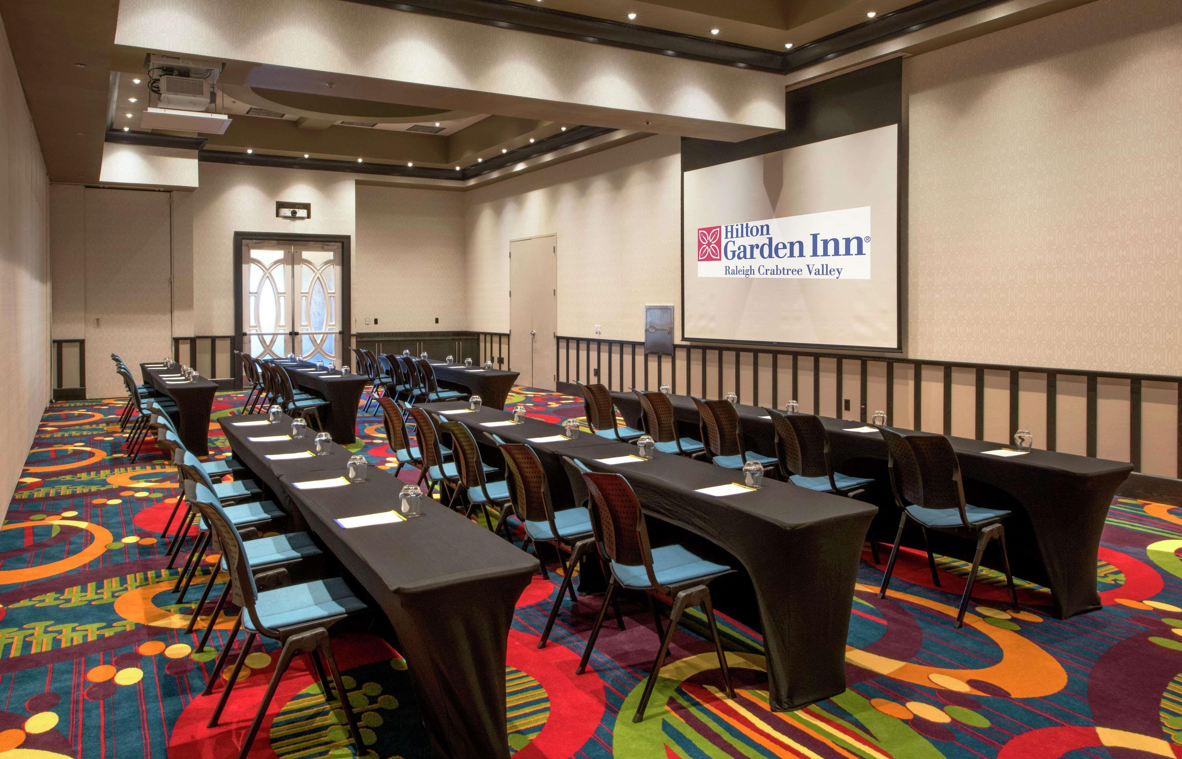 Hilton Garden Inn Raleigh/Crabtree Valley Exteriör bild