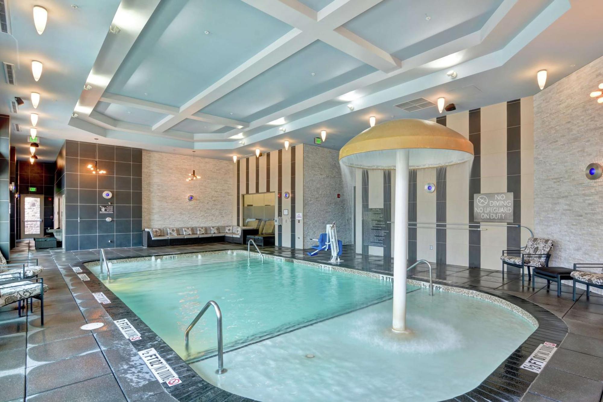 Hilton Garden Inn Raleigh/Crabtree Valley Exteriör bild