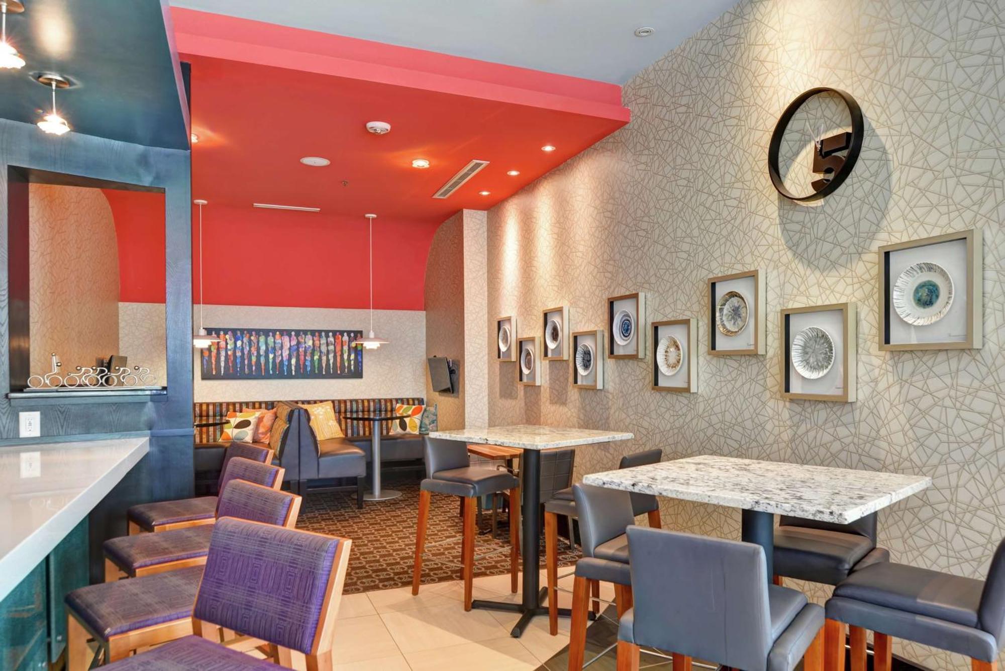 Hilton Garden Inn Raleigh/Crabtree Valley Exteriör bild