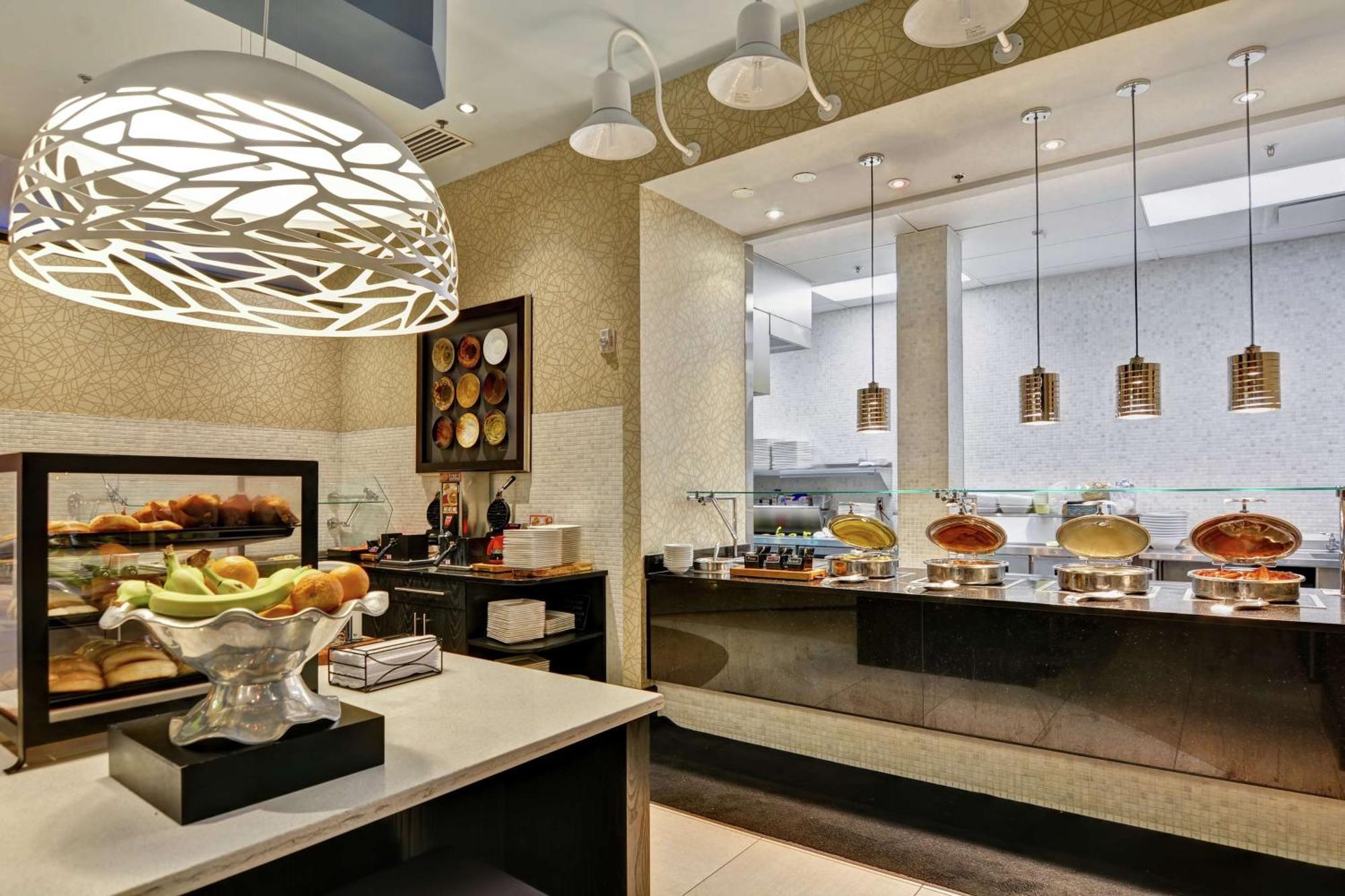 Hilton Garden Inn Raleigh/Crabtree Valley Exteriör bild