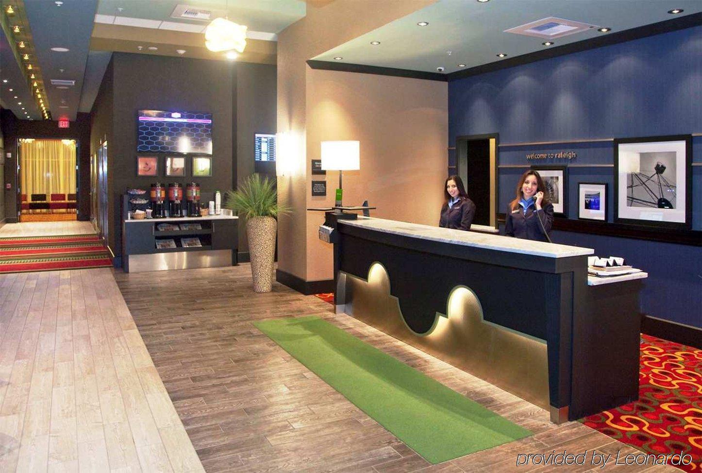 Hilton Garden Inn Raleigh/Crabtree Valley Exteriör bild