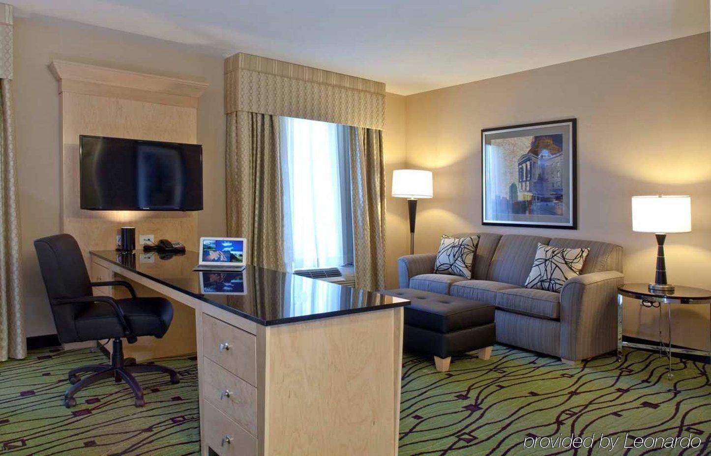 Hilton Garden Inn Raleigh/Crabtree Valley Exteriör bild